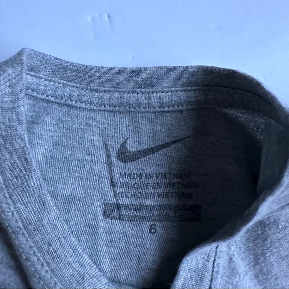 Nike Tee - Picture 3 of 3
